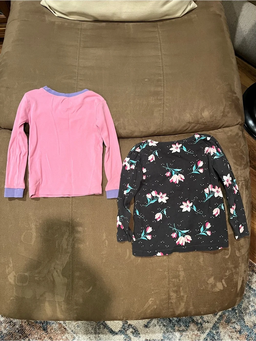 Girls lot of 3T clothing. Shirts, pjs, leggings/pants.